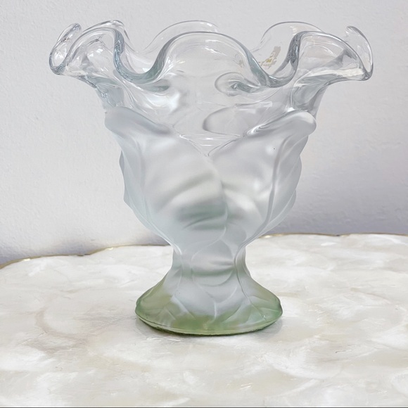 Viking Ruffle Edge Frosted Cabbage Leaf Dish Vtg - Picture 1 of 12